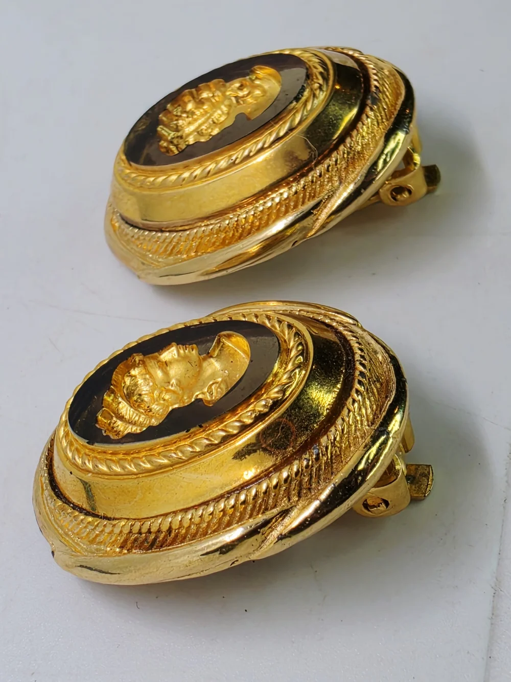 N/A elegant gold
